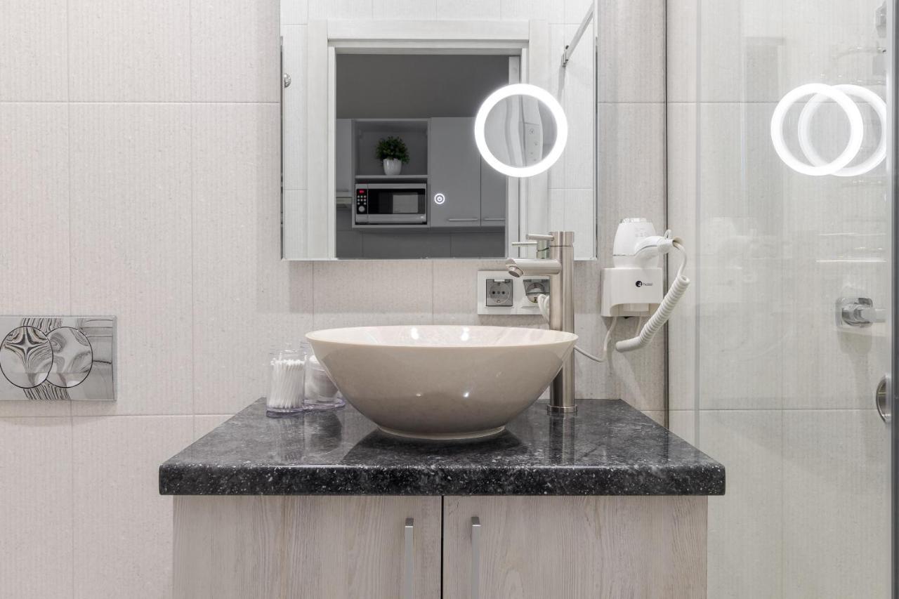 Luxury Flat In Downtown 2 Daire Lviv Dış mekan fotoğraf