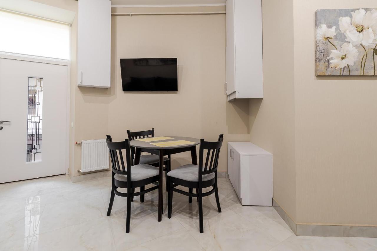 Luxury Flat In Downtown 2 Daire Lviv Dış mekan fotoğraf